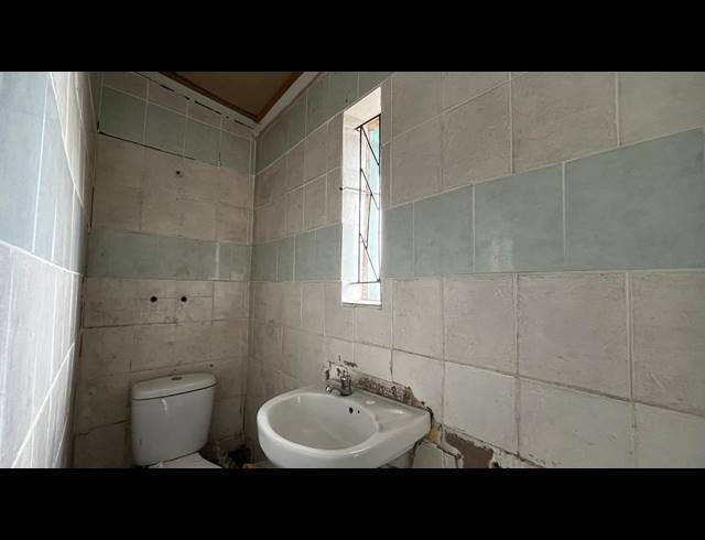 5 BEDROOM HOUSE FOR SALE IN UMLAZI BB